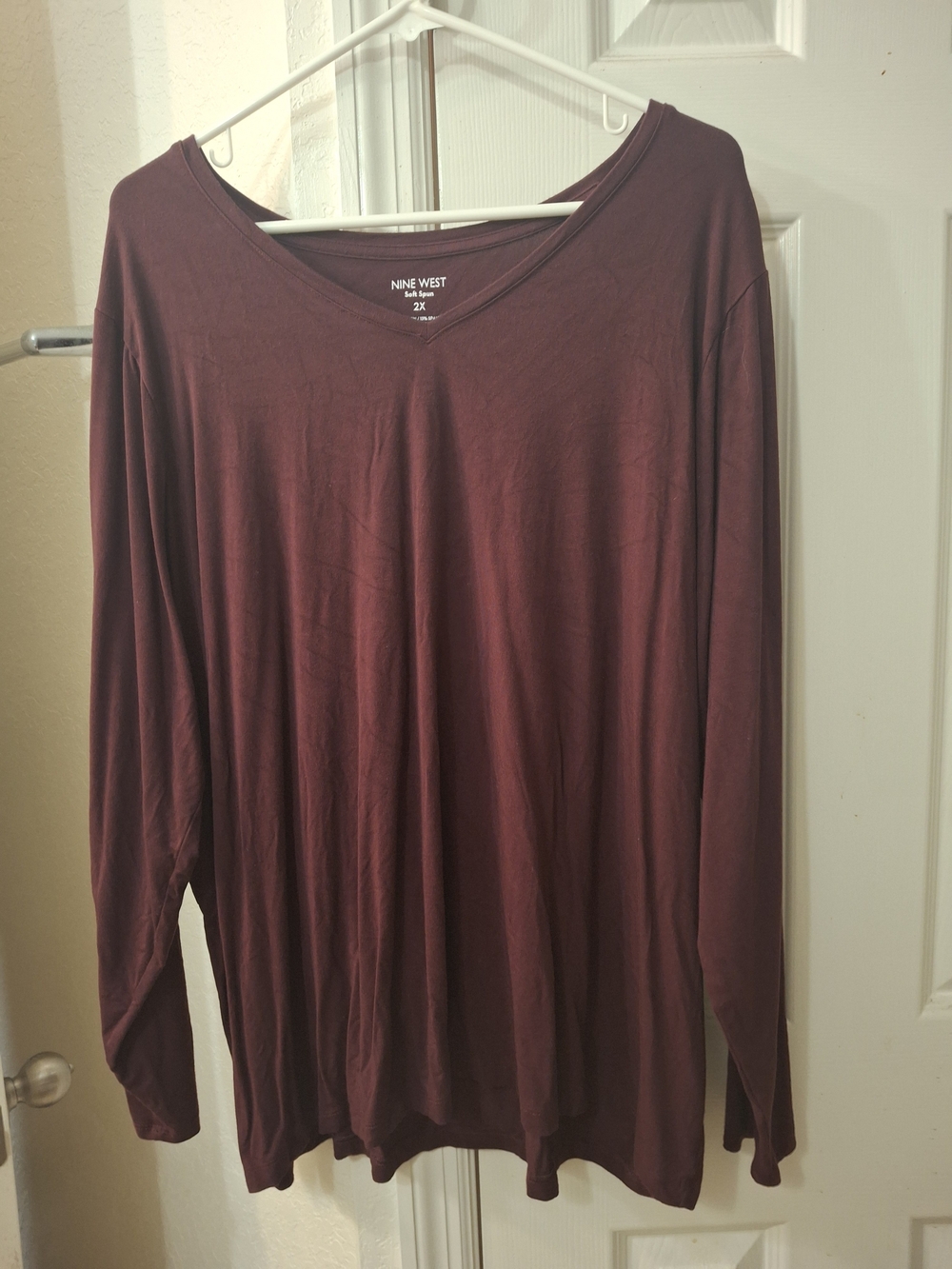 Nine West Long Sleeve V-Neck Top in Wine